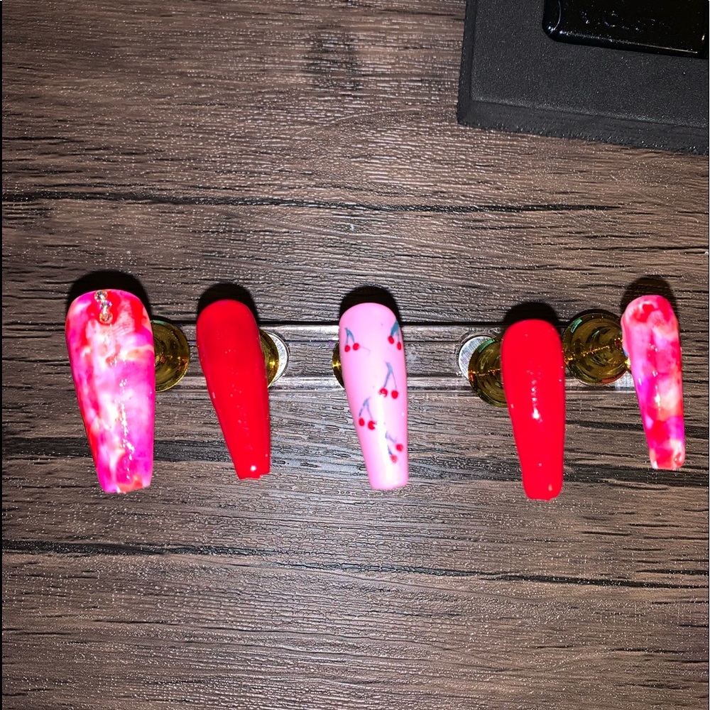Press on nails